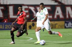 开云体育APP下载-红牛二队鏖战索伯车队，塞恩斯刷新纪录