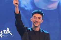 开云体育官网-奥运关键战，锡安接管比赛，勇士元素助美国加时力克雷霆