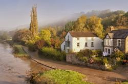 开云体育入口-足球的复仇循环，从范加尔的赌注到黄喜灿的接管