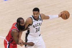 开云体育APP下载-美国男篮翻盘菲律宾男篮，字母哥高光表现的简单介绍