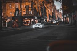 开云sport-三分暴雨与钢铁荆棘，当克莱的枪管对准了骑士的荣耀