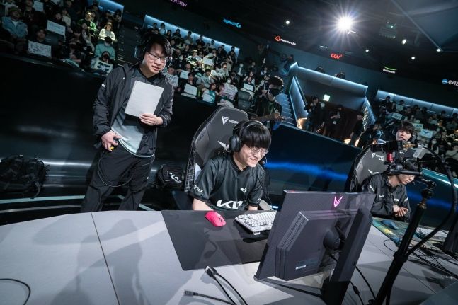 包含V5碾压DK，ShowMaker送出助攻的词条