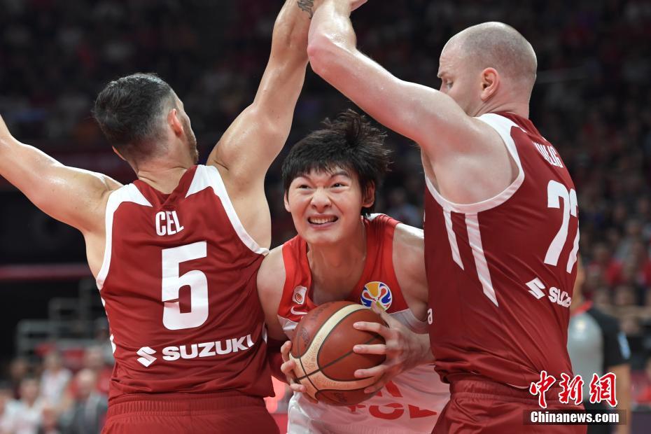 波兰男篮鏖战快船,萨姆·米切尔高光表现的简单介绍 波兰男篮鏖战快船,萨姆·米切尔高光表现的简单介绍