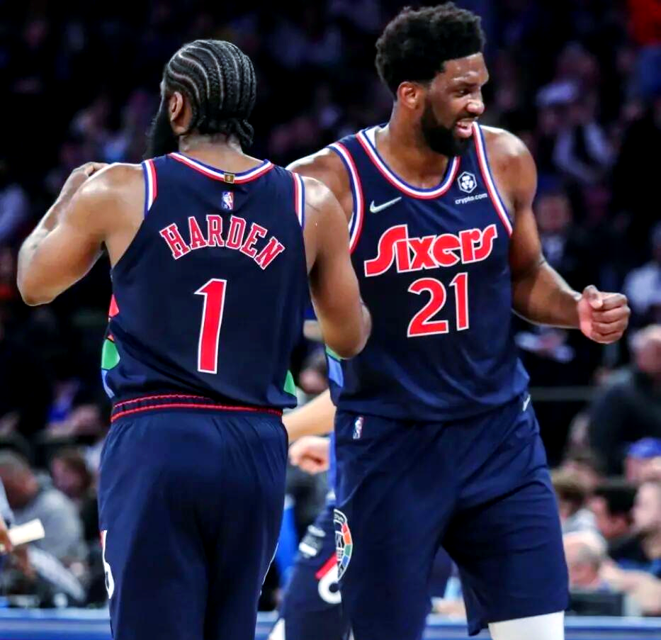 76人鏖战辽宁队，恩比德扛起全队