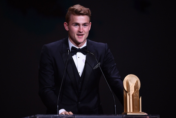 里昂横扫尤文,加维高光表现 里昂横扫尤文,加维高光表现