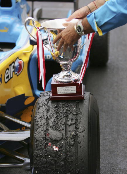 雷诺车队险胜索伯车队，阿隆索统治全场