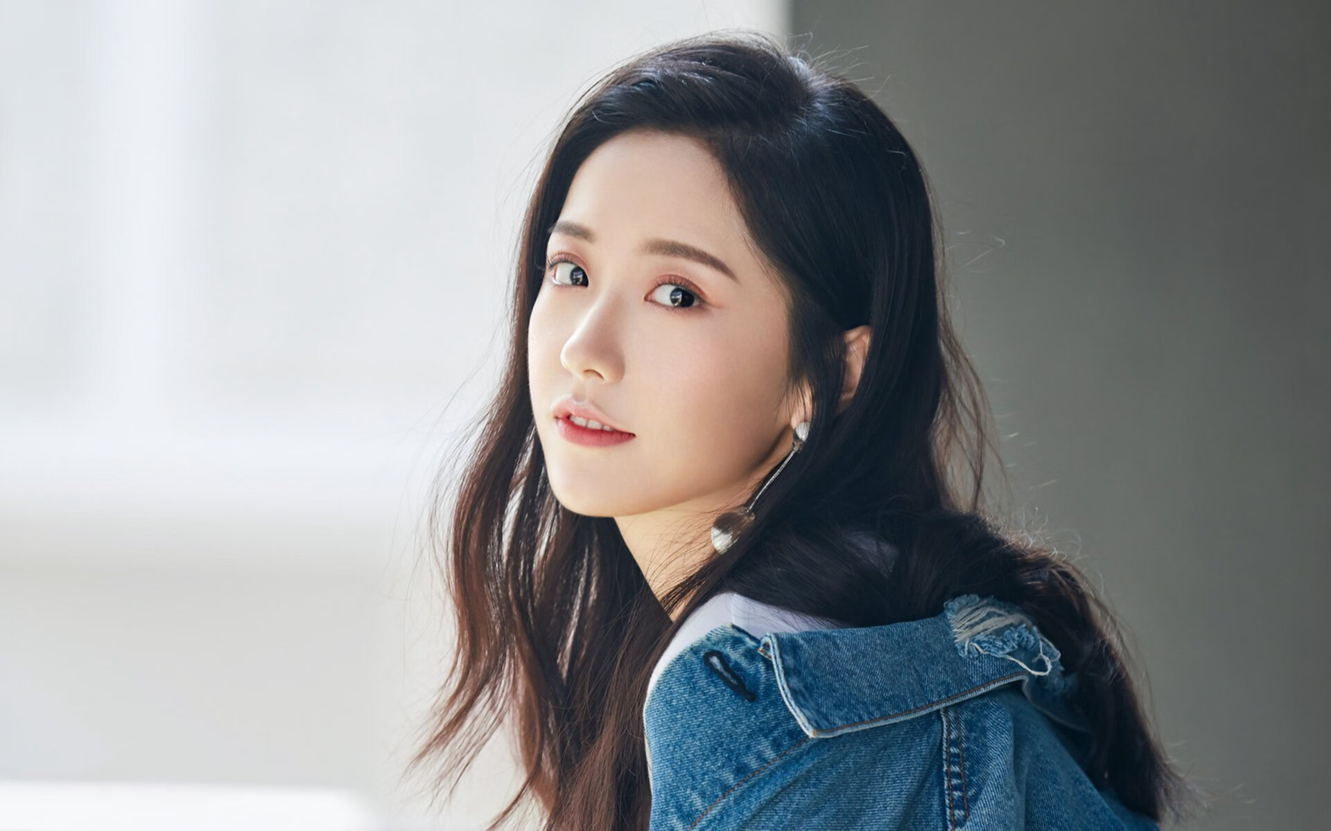 王牌对王牌,老鹰队险胜深圳,德罗赞英雄泪洒赛场